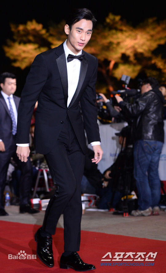 金秀贤(Kim Soo Hyun、キム スヒョン)韩国电影大钟奖(2013)壁纸壁纸