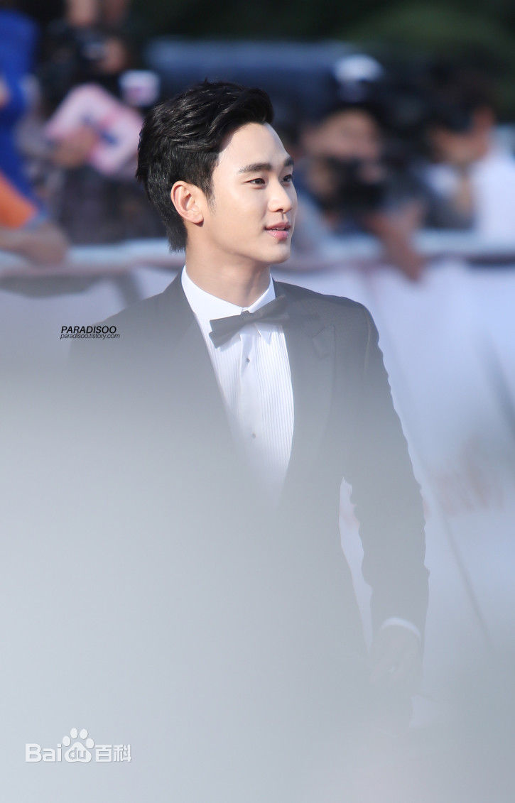 金秀贤(Kim Soo Hyun、キム スヒョン)百想艺术大赏(2014)前后照片