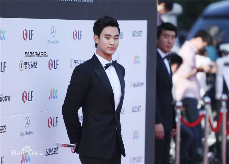 金秀贤(Kim Soo Hyun、キム スヒョン)百想艺术大赏(2014)前后照片