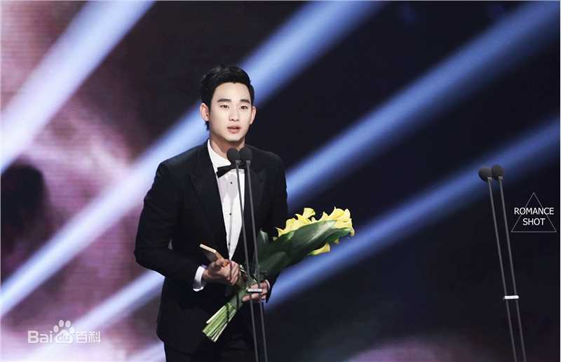 金秀贤(Kim Soo Hyun、キム スヒョン)百想艺术大赏(2014)前后照片