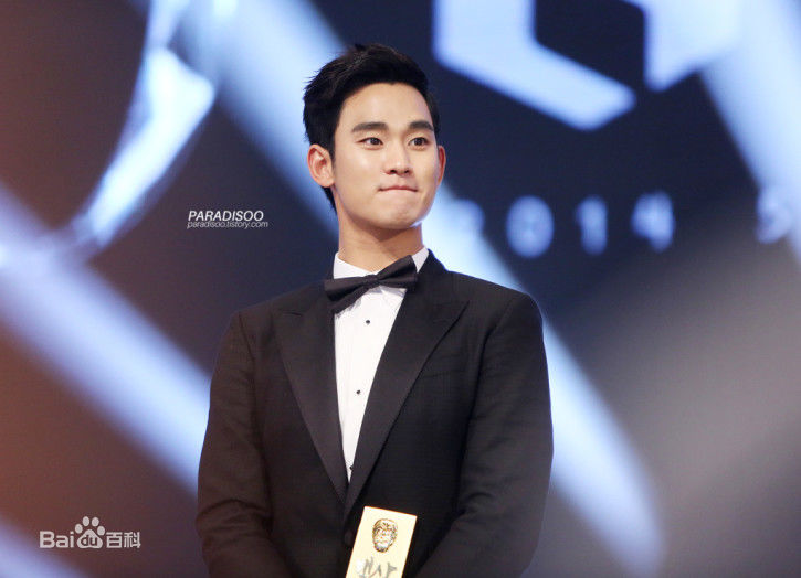 金秀贤(Kim Soo Hyun、キム スヒョン)百想艺术大赏(2014)前后照片