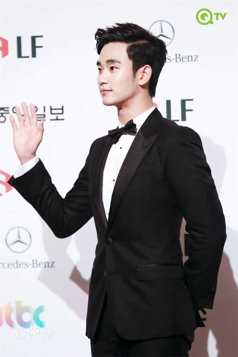 金秀贤(Kim Soo Hyun、キム スヒョン)百想艺术大赏(2014)前后照片