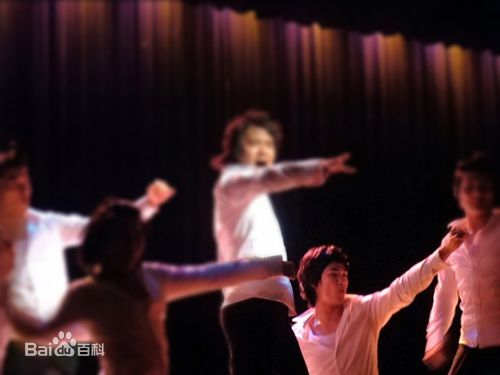 金秀贤(Kim Soo Hyun、キム スヒョン)在《Grease》（2009）中的