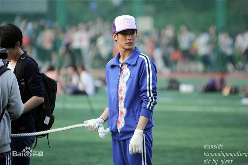 最新金秀贤(Kim Soo Hyun、キム スヒョン)在《Running Man》(2013)中的壁纸