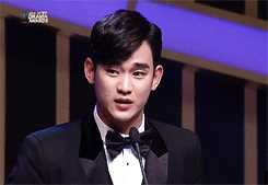 金秀贤(Kim Soo Hyun、キム スヒョン)荣耀时刻素颜照相册