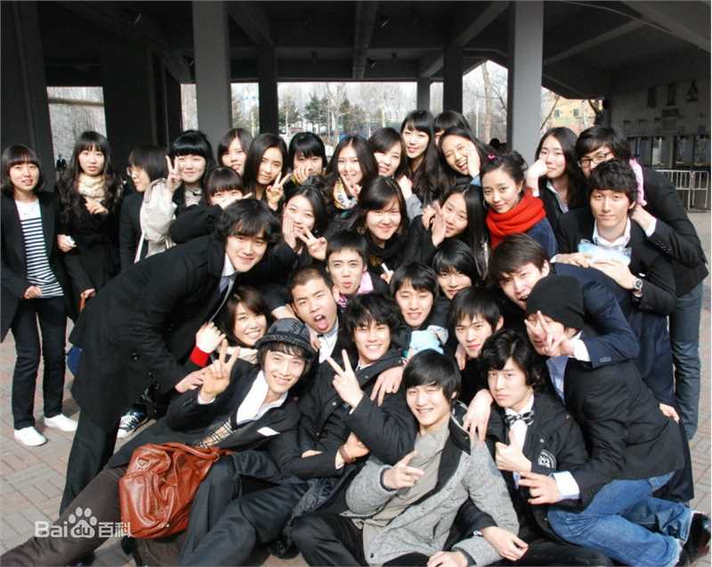 金秀贤(Kim Soo Hyun、キム スヒョン)学生时期前后照片