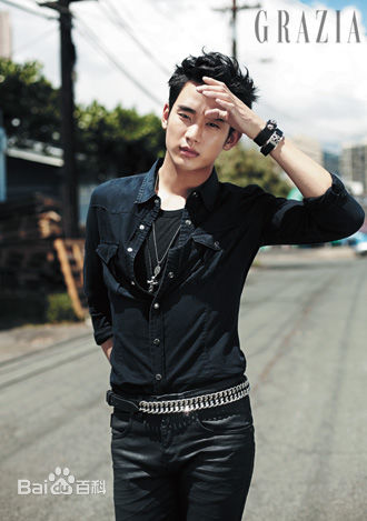 金秀贤(Kim Soo Hyun、キム スヒョン)Grazia (2013.08)壁纸壁纸