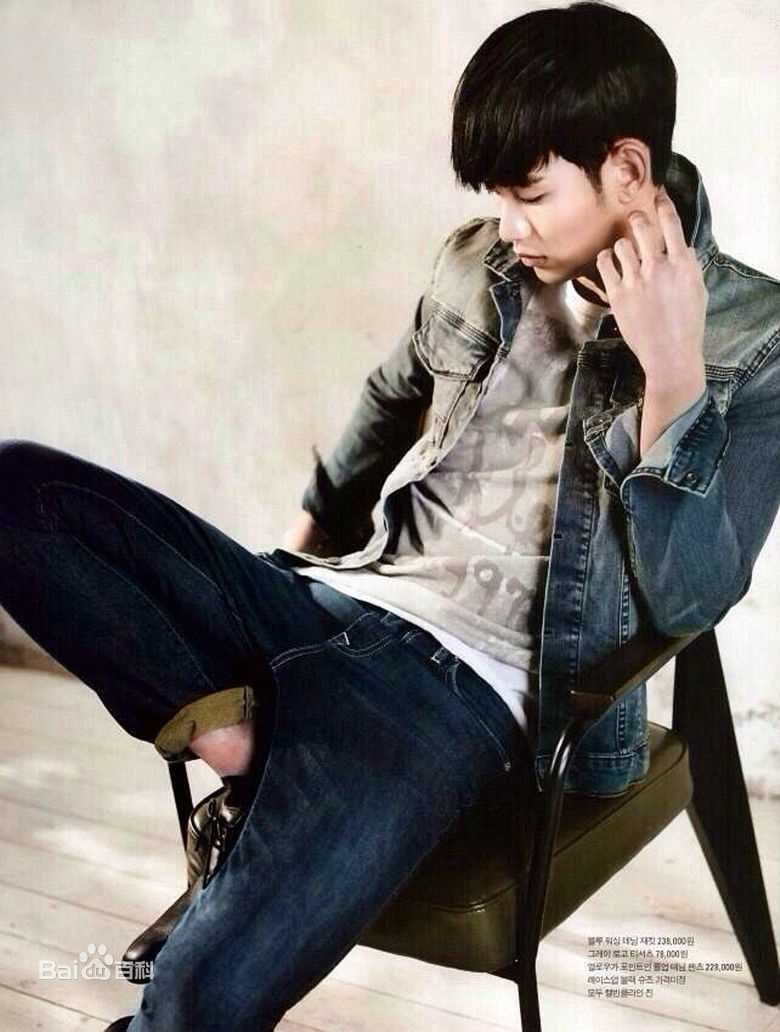 金秀贤(Kim Soo Hyun、キム スヒョン)Esquire (2014.03)图片图册
