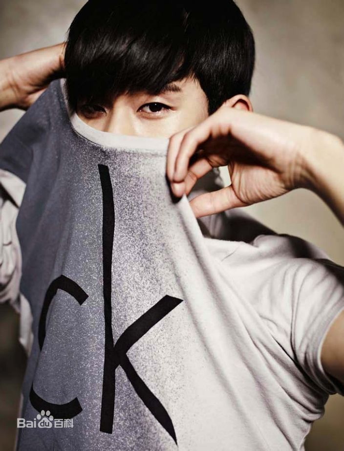 金秀贤(Kim Soo Hyun、キム スヒョン)Esquire (2014.03)图片图册