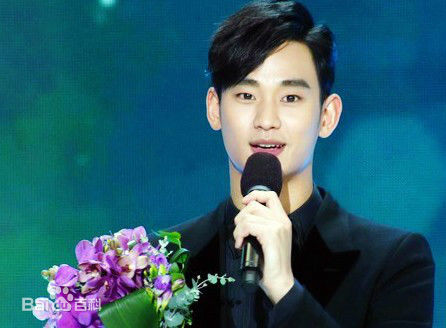 金秀贤(Kim Soo Hyun、キム スヒョン)S演技大赏(2014)前后照片