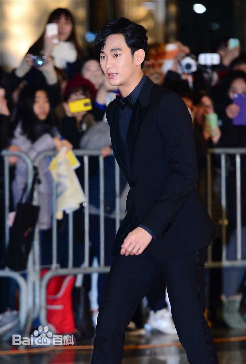 金秀贤(Kim Soo Hyun、キム スヒョン)S演技大赏(2014)前后照片