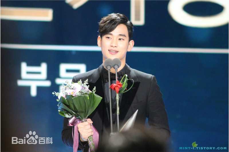 金秀贤(Kim Soo Hyun、キム スヒョン)S演技大赏(2014)前后照片