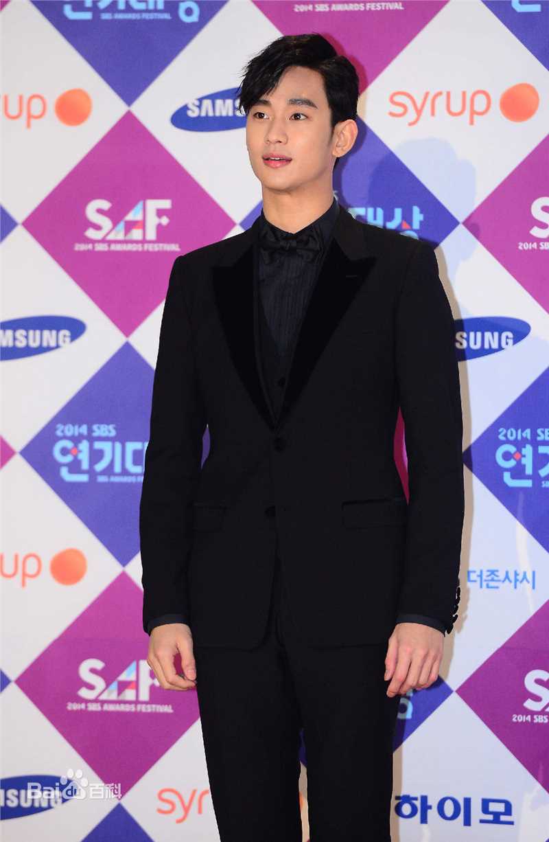 金秀贤(Kim Soo Hyun、キム スヒョン)S演技大赏(2014)前后照片