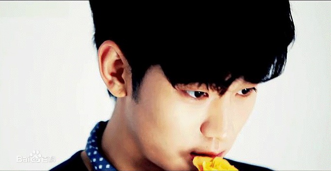 金秀贤(Kim Soo Hyun、キム スヒョン)拍摄花絮素颜照相册