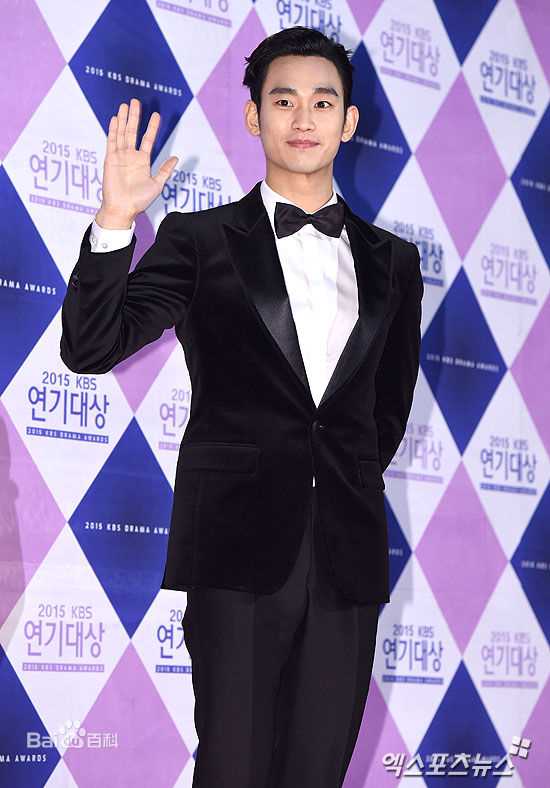 金秀贤(Kim Soo Hyun、キム スヒョン)KBS演技大赏(2015)前后照片