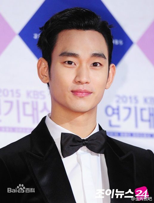金秀贤(Kim Soo Hyun、キム スヒョン)KBS演技大赏(2015)前后照片