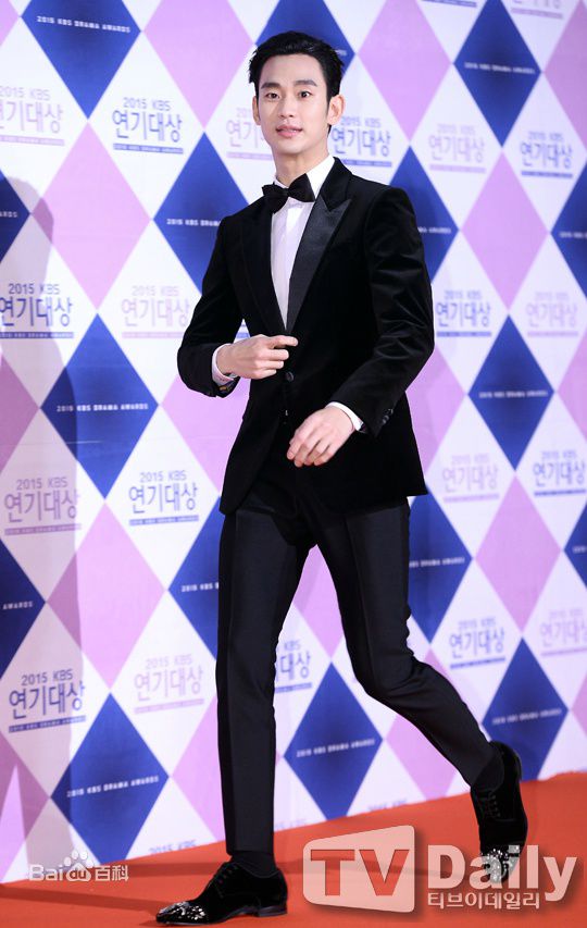 金秀贤(Kim Soo Hyun、キム スヒョン)KBS演技大赏(2015)前后照片