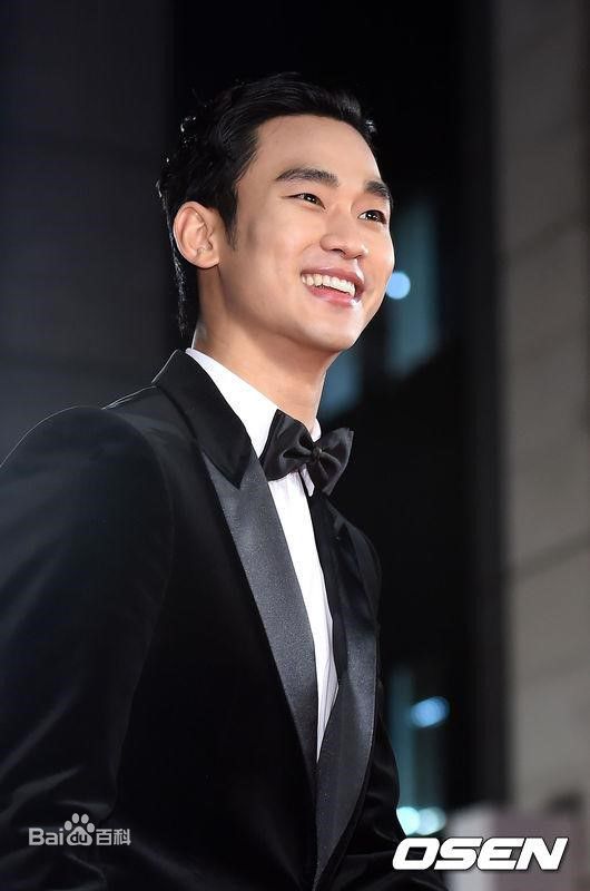 金秀贤(Kim Soo Hyun、キム スヒョン)KBS演技大赏(2015)前后照片