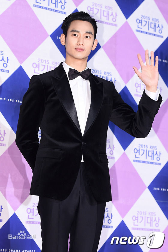 金秀贤(Kim Soo Hyun、キム スヒョン)KBS演技大赏(2015)前后照片