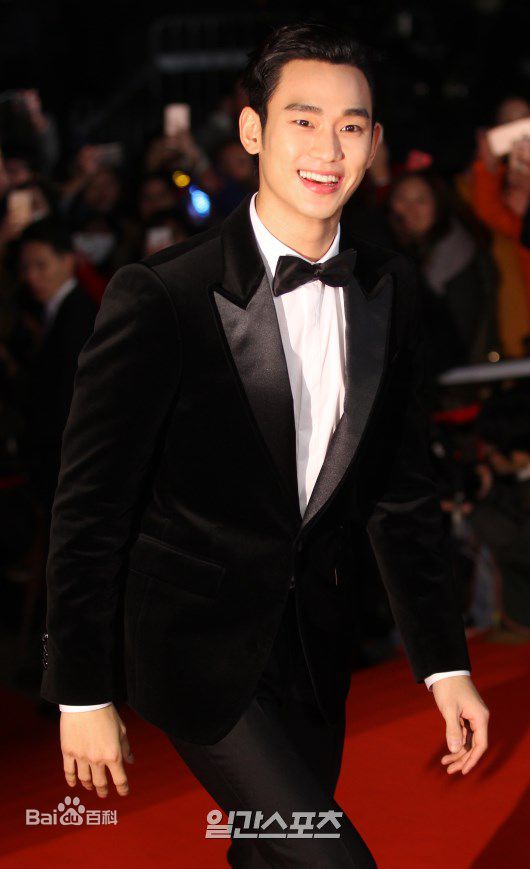 金秀贤(Kim Soo Hyun、キム スヒョン)KBS演技大赏(2015)前后照片