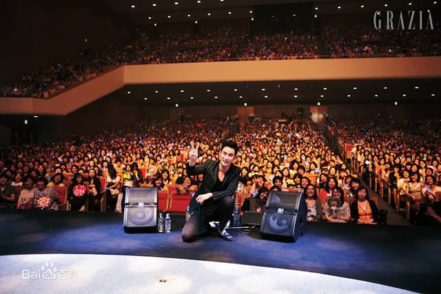 金秀贤(Kim Soo Hyun、キム スヒョン)日本粉丝见面会(2013)前后照片