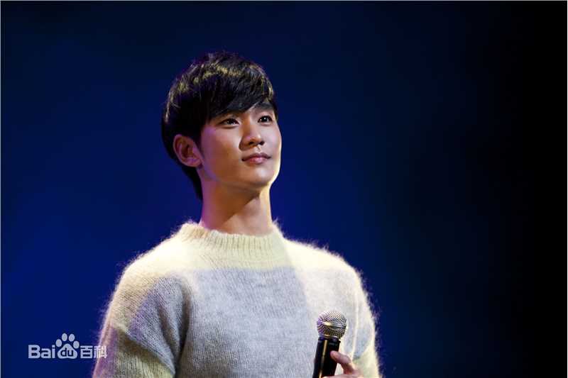 金秀贤(Kim Soo Hyun、キム スヒョン)日本粉丝见面会(2013)前后照片