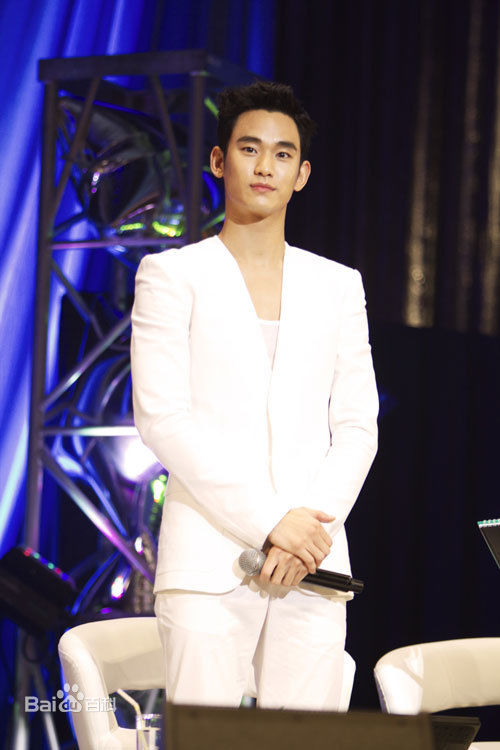 金秀贤(Kim Soo Hyun、キム スヒョン)日本粉丝见面会(2013)前后照片