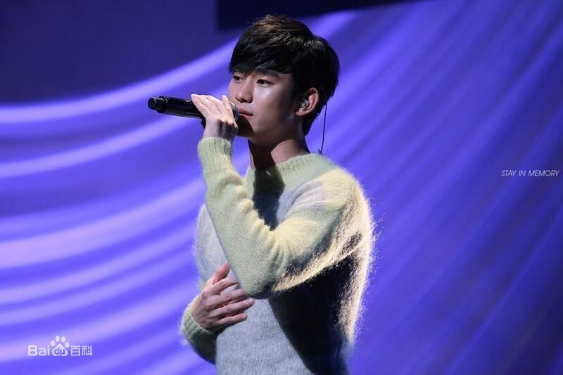 金秀贤(Kim Soo Hyun、キム スヒョン)日本粉丝见面会(2013)前后照片