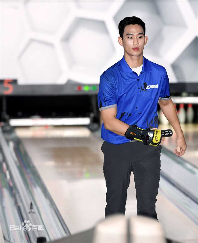 金秀贤(Kim Soo Hyun、キム スヒョン)保龄球选拔赛性感图片图集