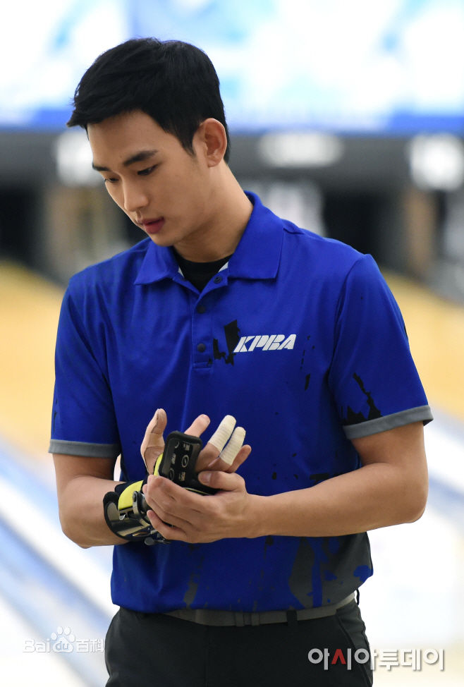 金秀贤(Kim Soo Hyun、キム スヒョン)保龄球选拔赛性感图片图集