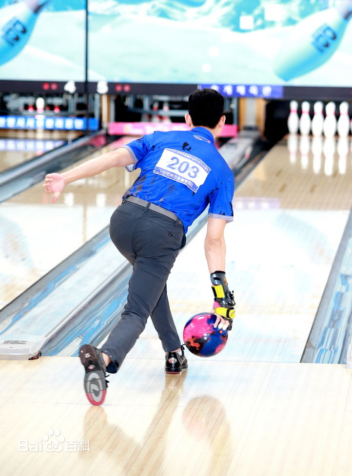 金秀贤(Kim Soo Hyun、キム スヒョン)保龄球选拔赛性感图片图集