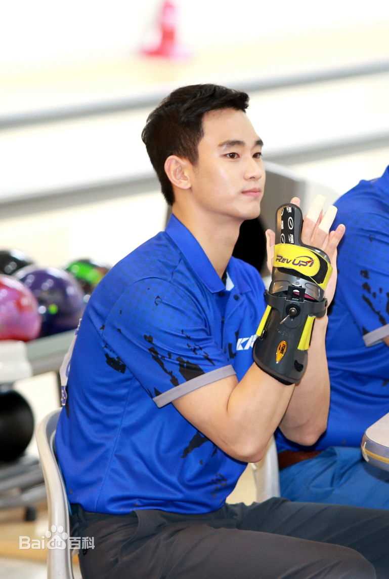 金秀贤(Kim Soo Hyun、キム スヒョン)保龄球选拔赛性感图片图集