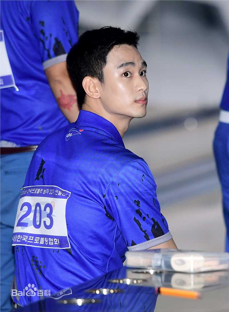 金秀贤(Kim Soo Hyun、キム スヒョン)保龄球选拔赛性感图片图集