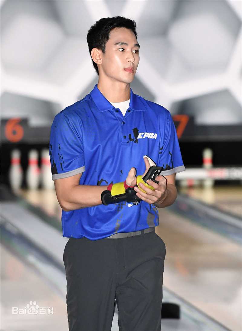 金秀贤(Kim Soo Hyun、キム スヒョン)保龄球选拔赛性感图片图集