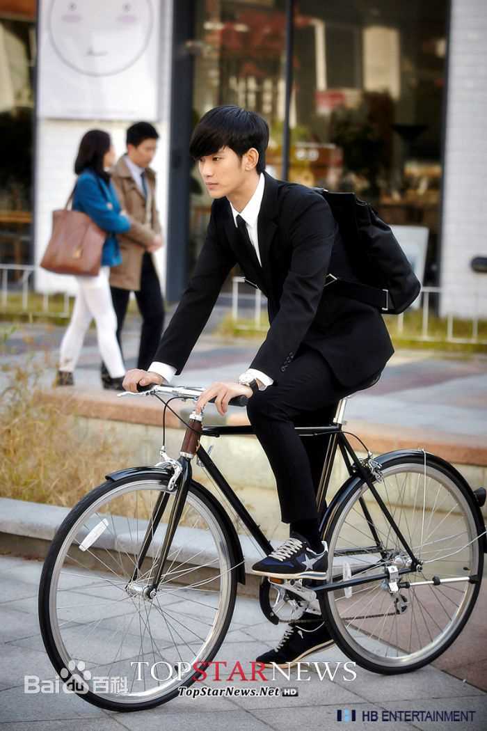 精选金秀贤(Kim Soo Hyun、キム スヒョン)在《来自星星的你》饰都敏俊中的图册