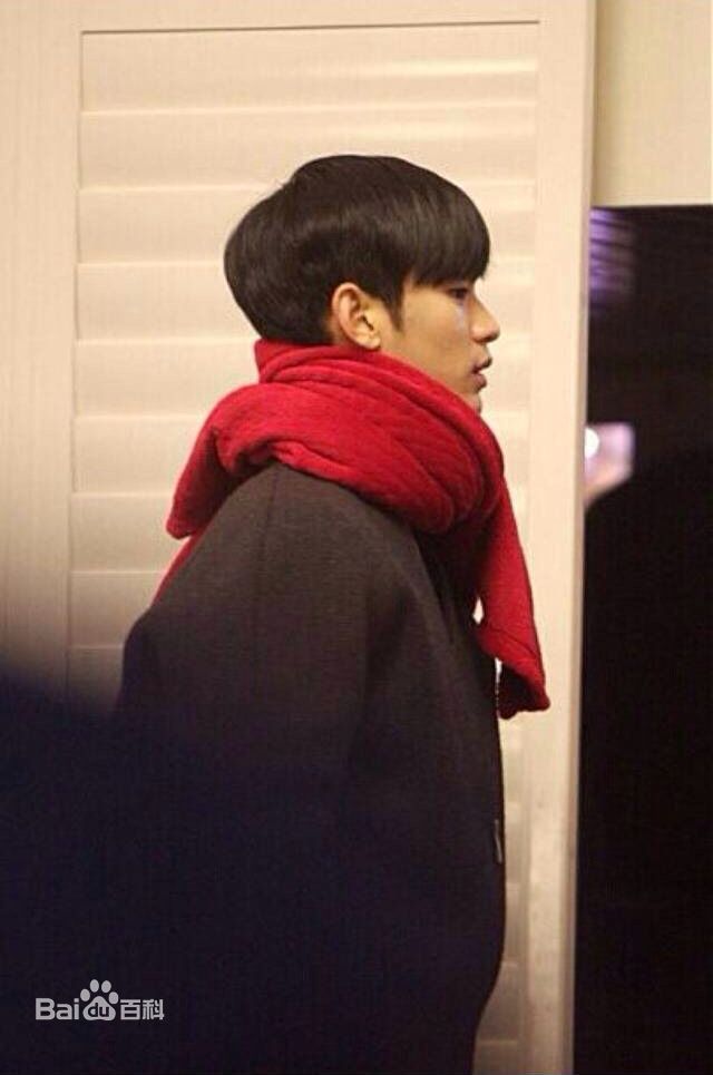 精选金秀贤(Kim Soo Hyun、キム スヒョン)在《来自星星的你》饰都敏俊中的图册