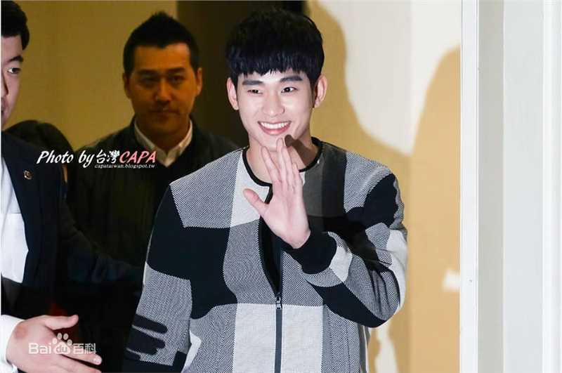 金秀贤(Kim Soo Hyun、キム スヒョン)机场照图册