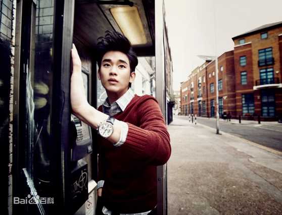 金秀贤(Kim Soo Hyun、キム スヒョン)在《Harper's Bazaar》中的