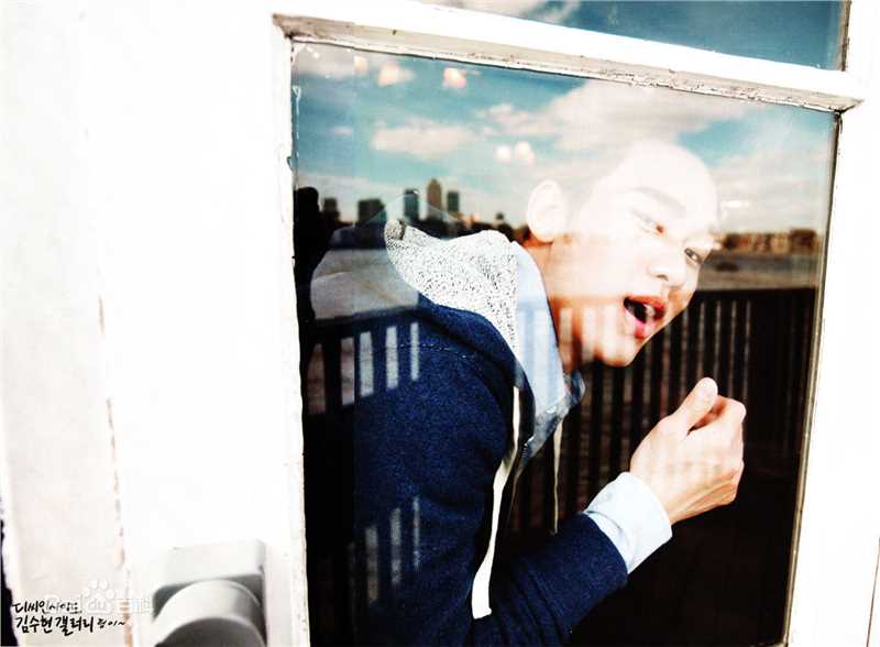 金秀贤(Kim Soo Hyun、キム スヒョン)在《Harper's Bazaar》中的