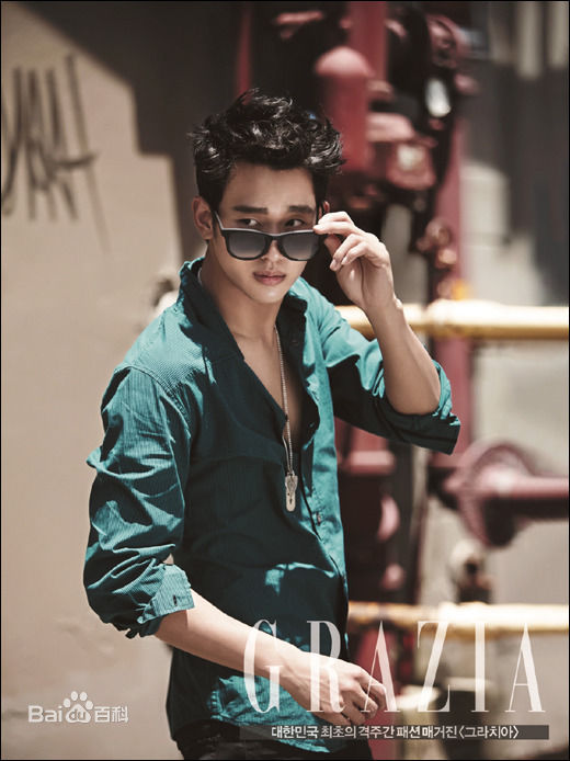 金秀贤(Kim Soo Hyun、キム スヒョン)在《Grazia》中的