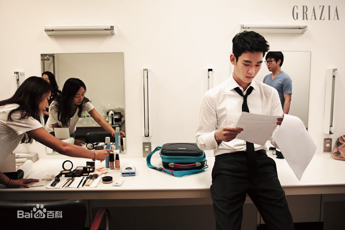 金秀贤(Kim Soo Hyun、キム スヒョン)在《Grazia》中的