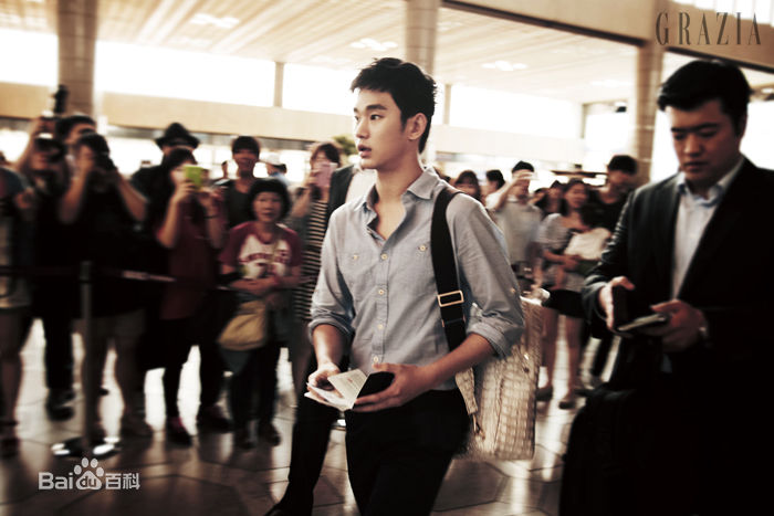 金秀贤(Kim Soo Hyun、キム スヒョン)在《Grazia》中的