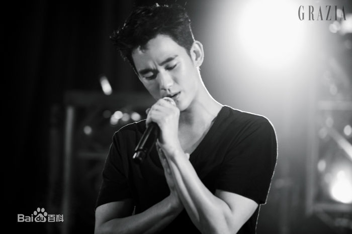 金秀贤(Kim Soo Hyun、キム スヒョン)在《Grazia》中的