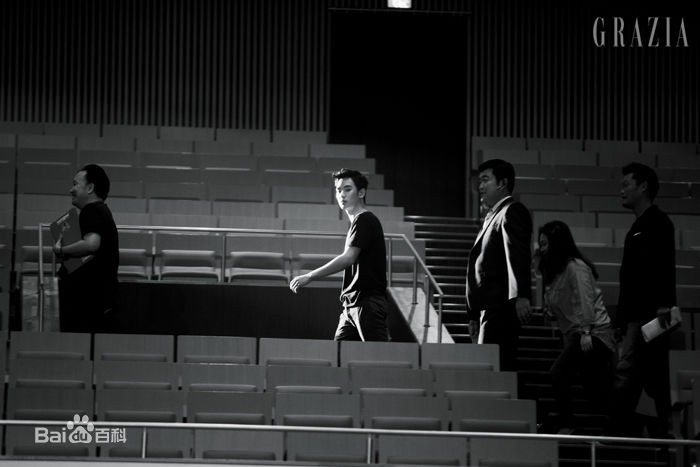 金秀贤(Kim Soo Hyun、キム スヒョン)在《Grazia》中的