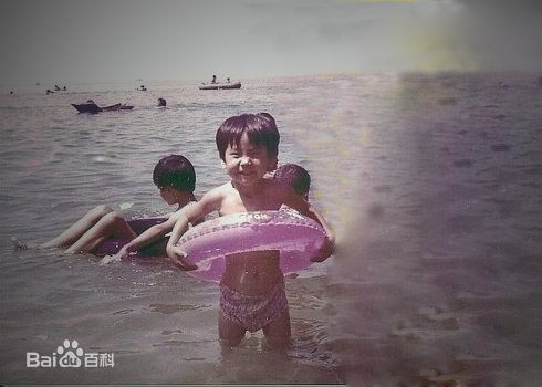 林爽(Sara)童年照壁纸壁纸