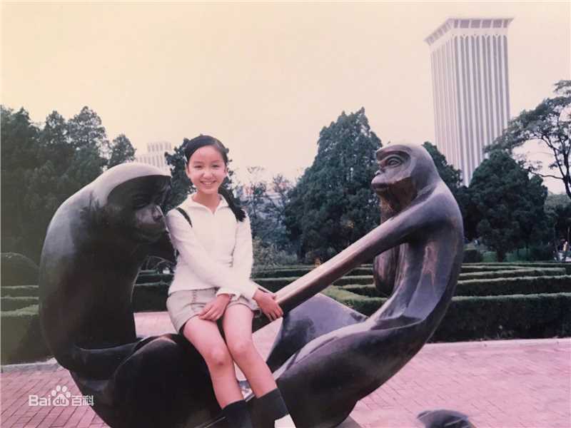 娄艺潇(Loura)童年照图册