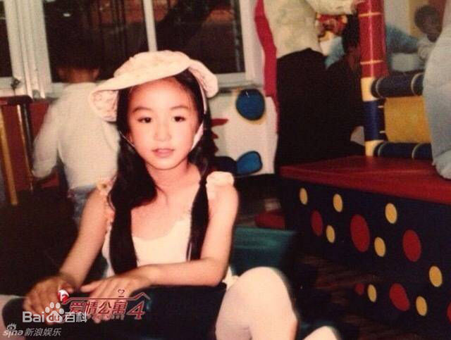 娄艺潇(Loura)童年照图册