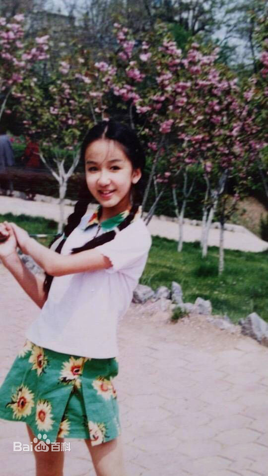 娄艺潇(Loura)童年照图册