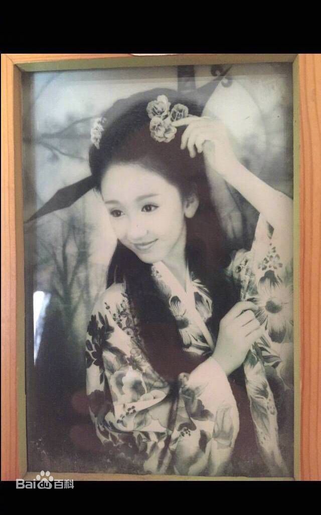 娄艺潇(Loura)童年照图册