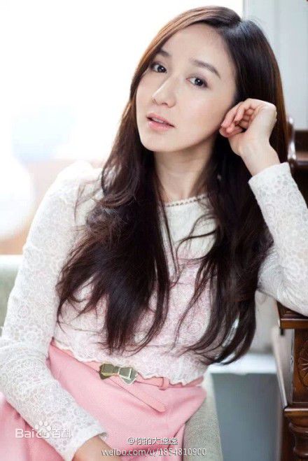 娄艺潇(Loura)最新照壁纸